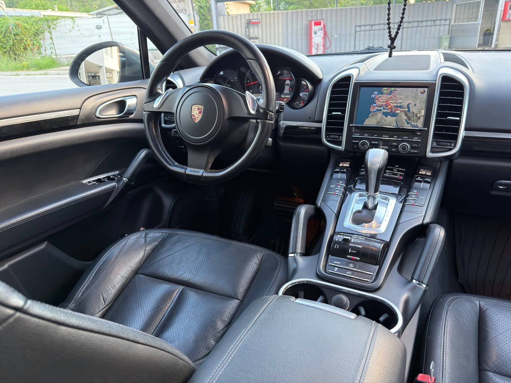 PORSCHE