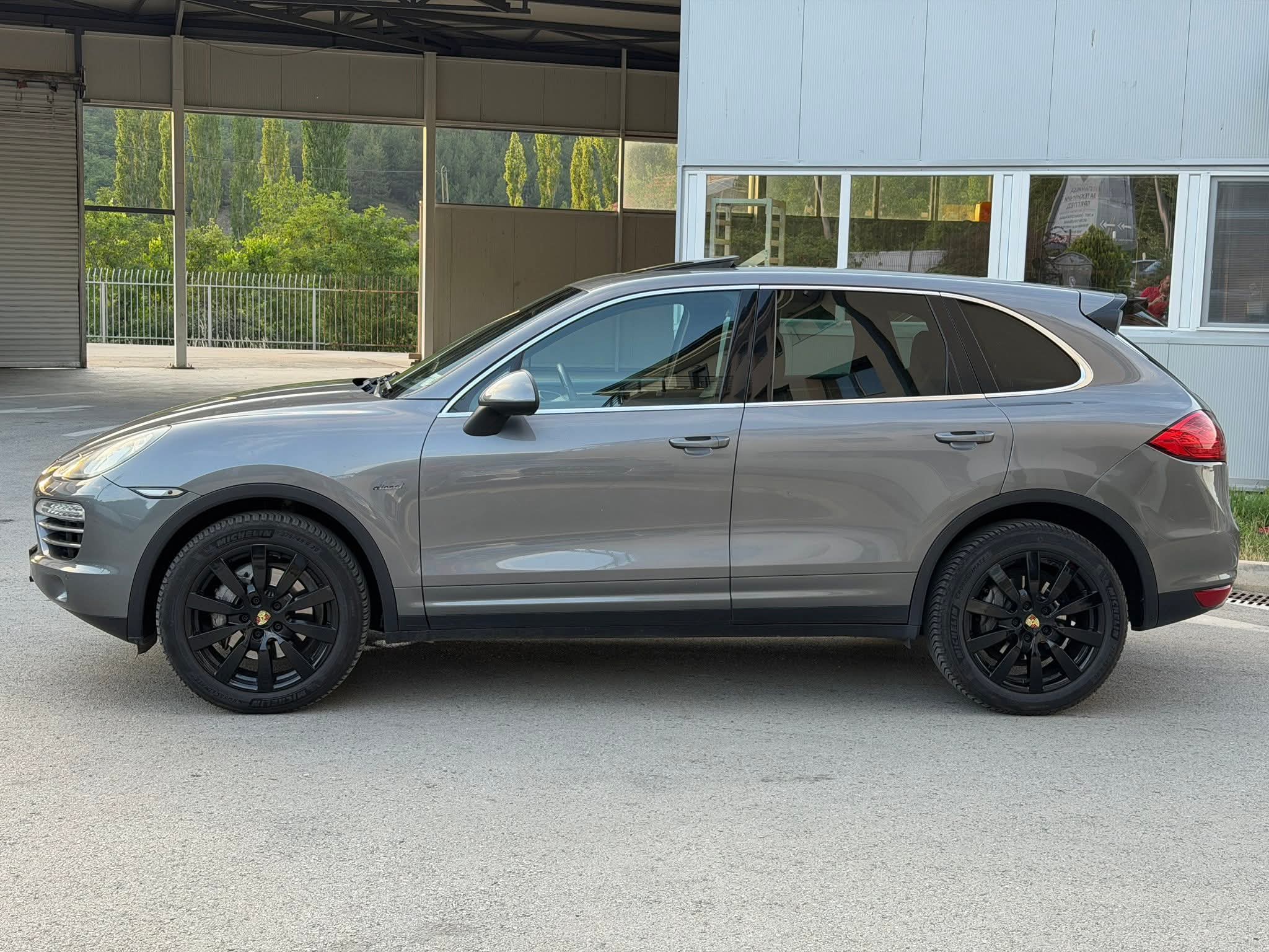 PORSCHE