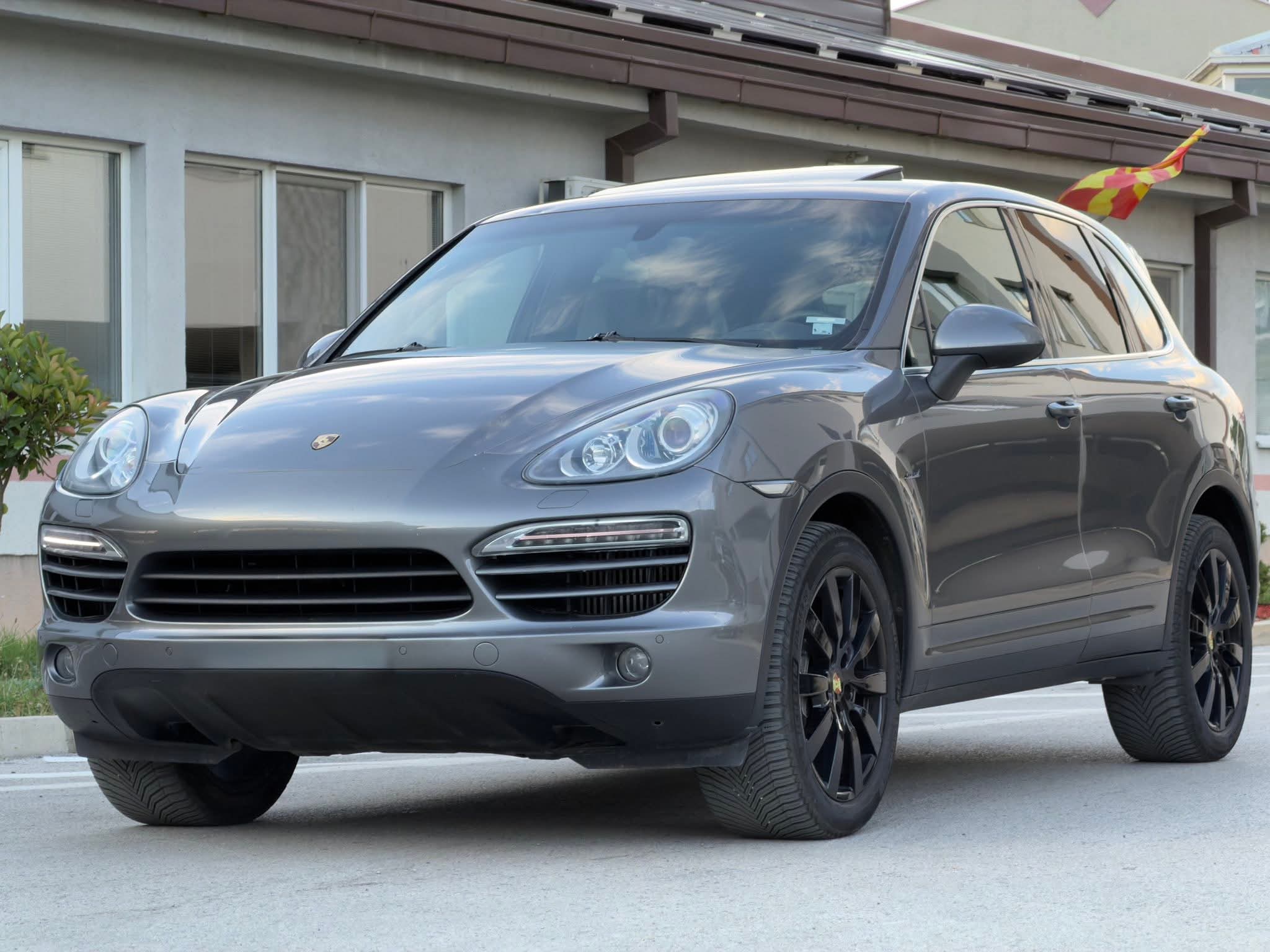 PORSCHE