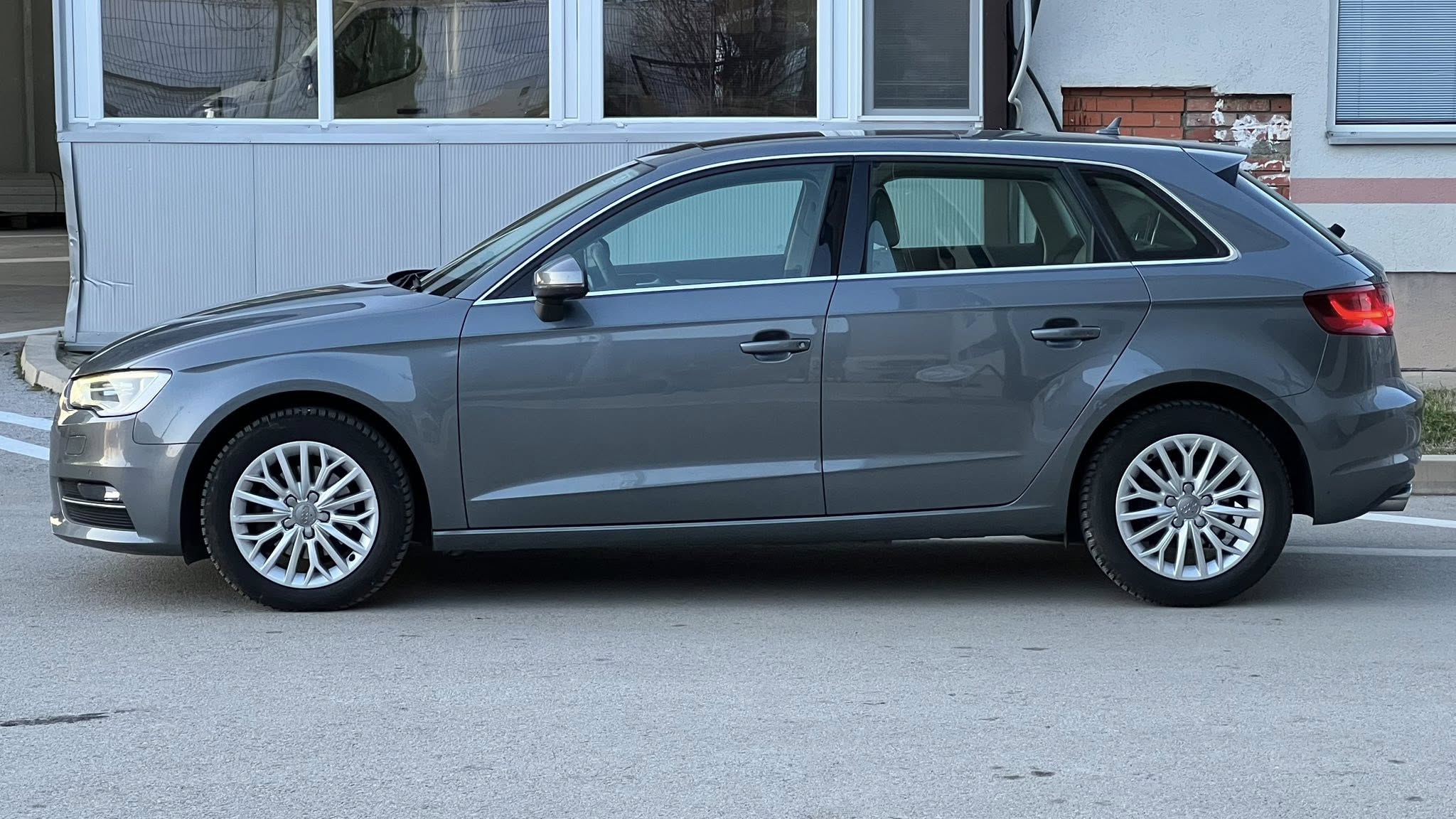 AUDI